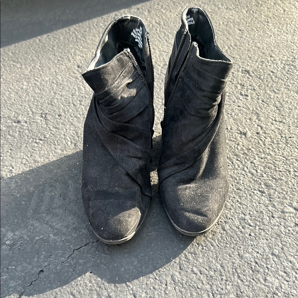 Andrew Geller Black Ruched Ankle Booties